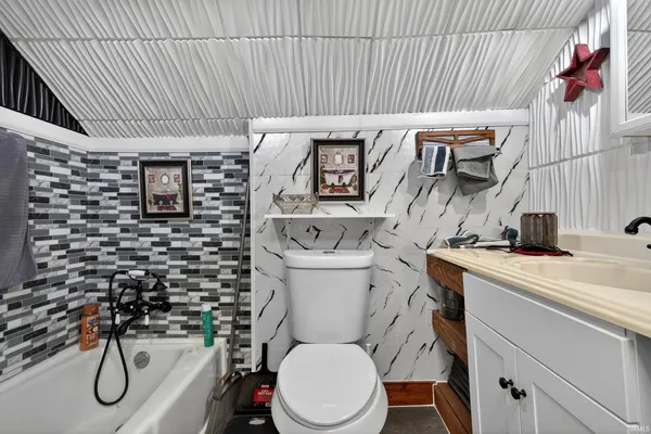 $219,995 | 500 East King Street, Garrett, IN 46738