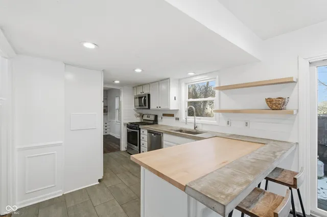 $379,900 | 2711 Pomona Court, Indianapolis, IN 46268