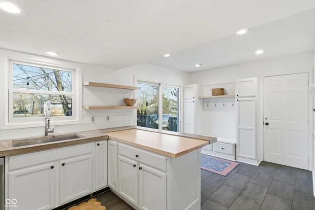 $379,900 | 2711 Pomona Court, Indianapolis, IN 46268