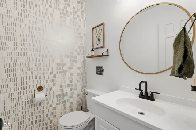 $379,900 | 2711 Pomona Court, Indianapolis, IN 46268