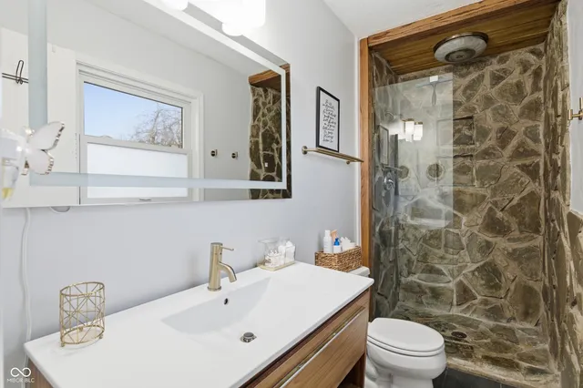 $379,900 | 2711 Pomona Court, Indianapolis, IN 46268