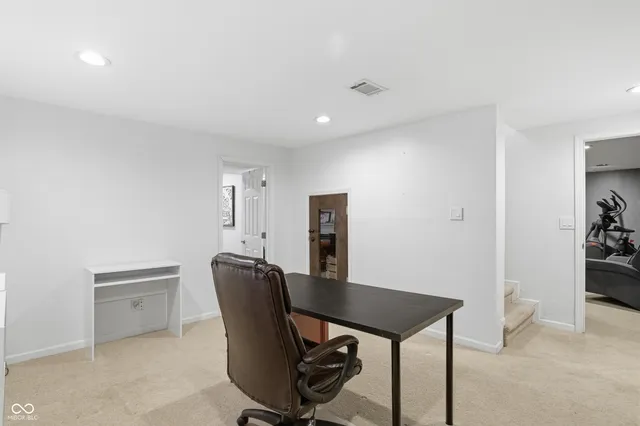 $379,900 | 2711 Pomona Court, Indianapolis, IN 46268