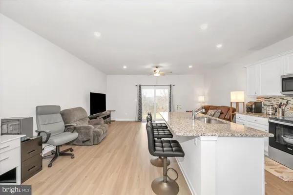 $276,900 | 31 Bloomsbury Street, Falling Waters, WV 25419