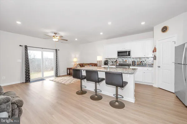 $276,900 | 31 Bloomsbury Street, Falling Waters, WV 25419