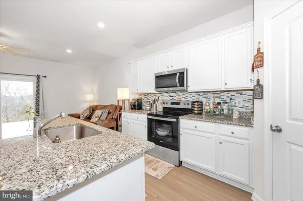 $276,900 | 31 Bloomsbury Street, Falling Waters, WV 25419