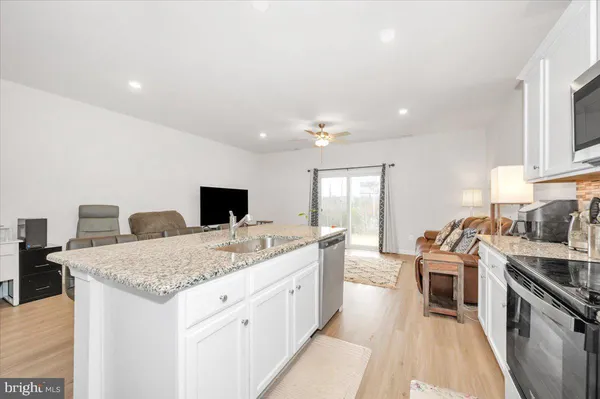 $276,900 | 31 Bloomsbury Street, Falling Waters, WV 25419