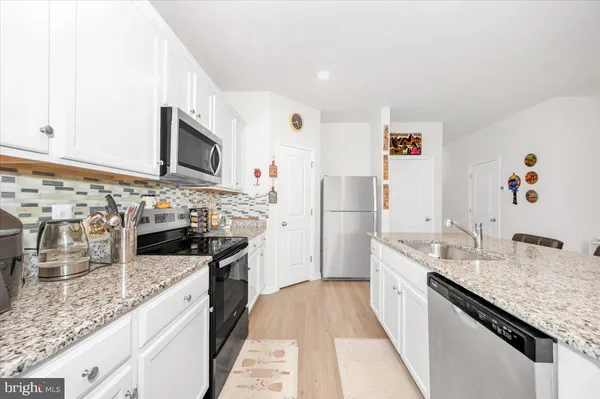 $276,900 | 31 Bloomsbury Street, Falling Waters, WV 25419