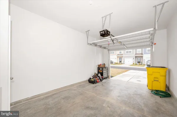 $276,900 | 31 Bloomsbury Street, Falling Waters, WV 25419