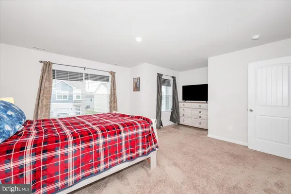 $276,900 | 31 Bloomsbury Street, Falling Waters, WV 25419