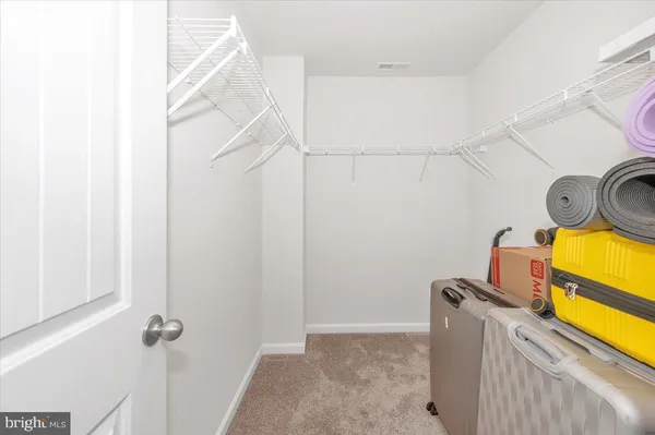 $276,900 | 31 Bloomsbury Street, Falling Waters, WV 25419