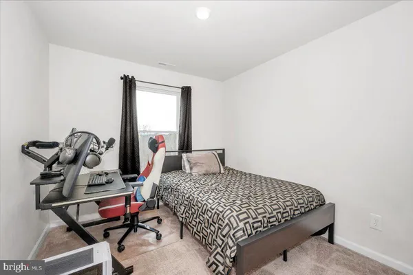 $276,900 | 31 Bloomsbury Street, Falling Waters, WV 25419