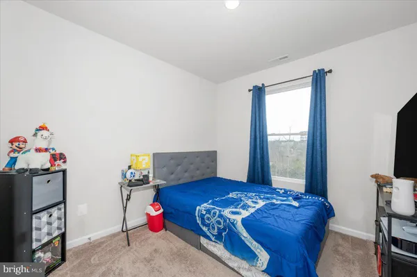 $276,900 | 31 Bloomsbury Street, Falling Waters, WV 25419