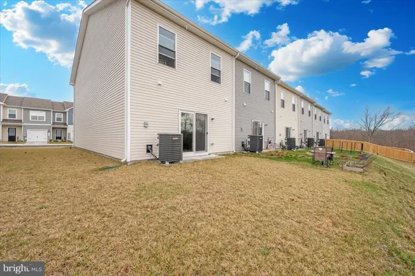 $276,900 | 31 Bloomsbury Street, Falling Waters, WV 25419