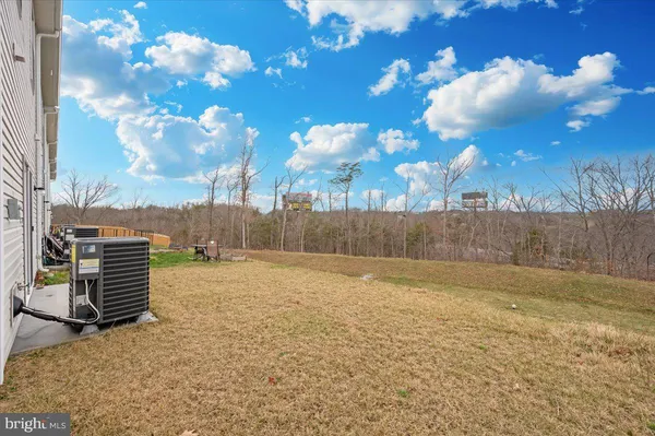 $276,900 | 31 Bloomsbury Street, Falling Waters, WV 25419