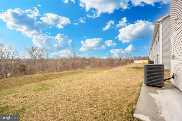 $276,900 | 31 Bloomsbury Street, Falling Waters, WV 25419