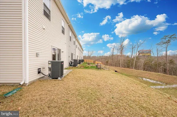 $276,900 | 31 Bloomsbury Street, Falling Waters, WV 25419