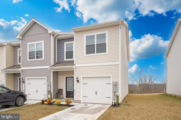 $276,900 | 31 Bloomsbury Street, Falling Waters, WV 25419