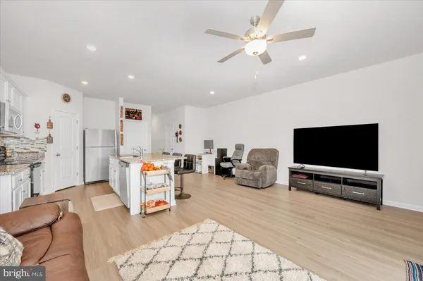 $276,900 | 31 Bloomsbury Street, Falling Waters, WV 25419