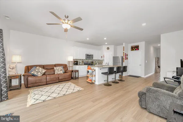 $276,900 | 31 Bloomsbury Street, Falling Waters, WV 25419