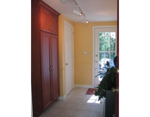 292 Cedar Street Sturbridge, MA 01518 - Photo 5 of 20 a living room with furniture and a window