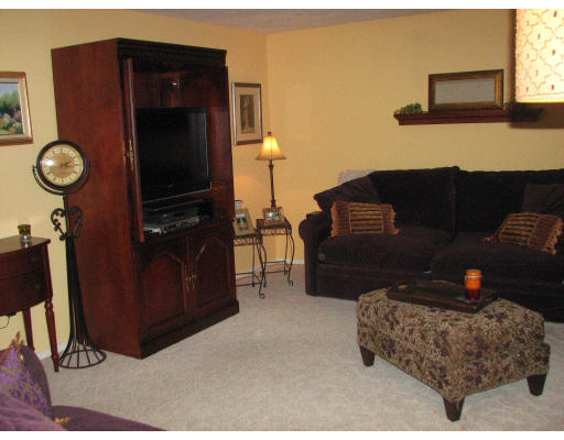 292 Cedar Street Sturbridge, MA 01518 - Photo 6 of 20 a living room with furniture and a window