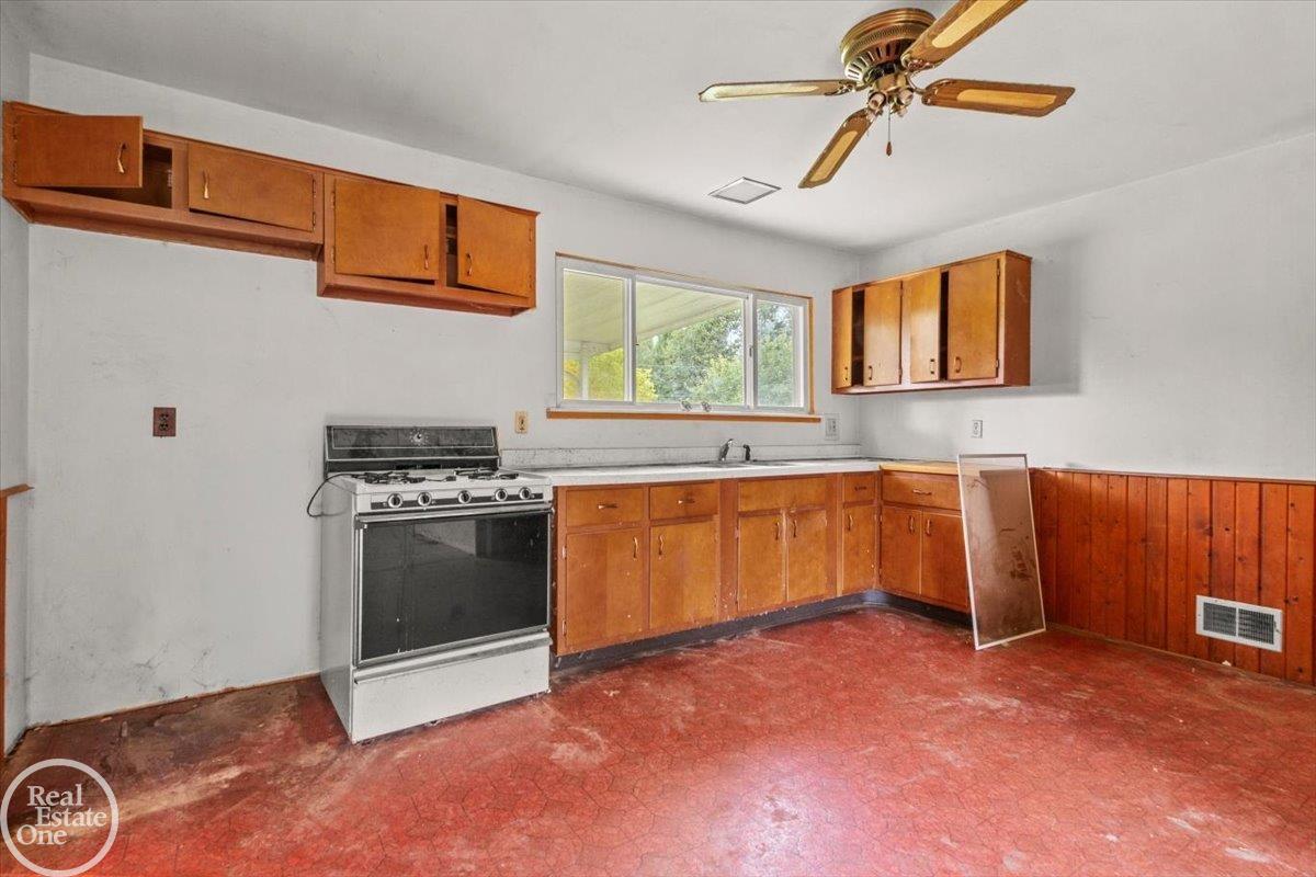 2671 Fish Lake Road Lapeer, MI 48446 - Photo 7 of 27 Gallery Image 7
