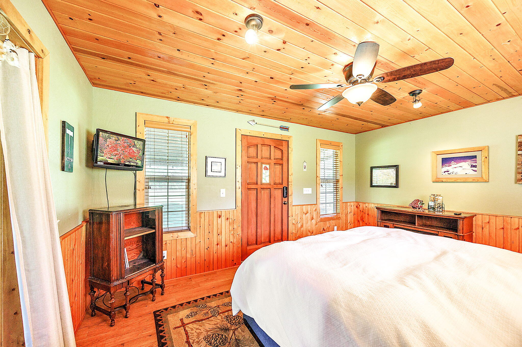 8127 Upper Applegate Road Jacksonville, OR 97530 - Photo 44 of 117 47
