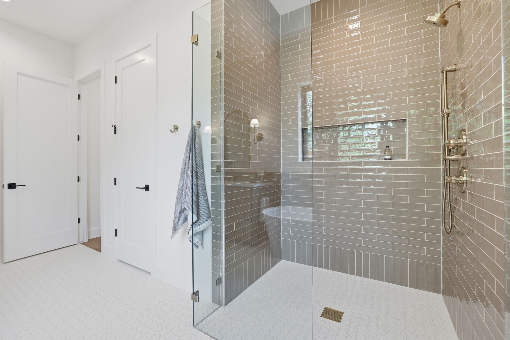 4500 Jinx Avenue Austin, TX 78745 - Photo 25 of 40 Bathroom featuring a shower stall