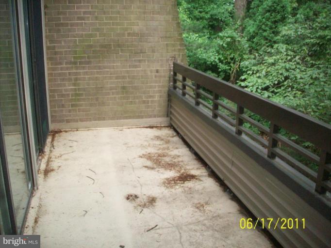 11609 Windbluff Court, Unit 9/009 Reston, VA 20191 - Photo 22 of 26 Deck