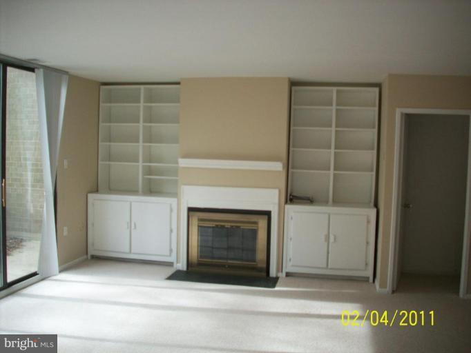 11609 Windbluff Court, Unit 9/009 Reston, VA 20191 - Photo 8 of 26 Living Room #2