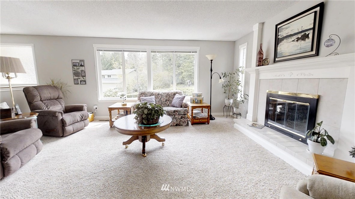 17645 122nd Place Southeast Renton, WA 98058 - Photo 3 of 25 Gallery Image 3