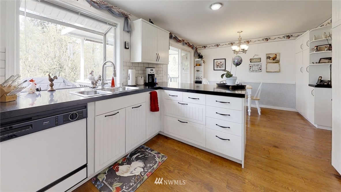 17645 122nd Place Southeast Renton, WA 98058 - Photo 4 of 25 Gallery Image 4