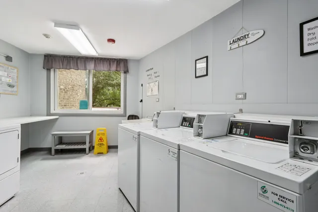 $1,985 | 2650 Brookwood Way Drive, Unit 201B, Rolling Meadows, IL 60008