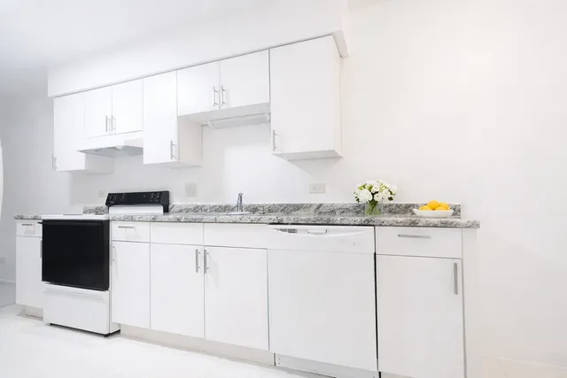 $1,985 | 2650 Brookwood Way Drive, Unit 201B, Rolling Meadows, IL 60008