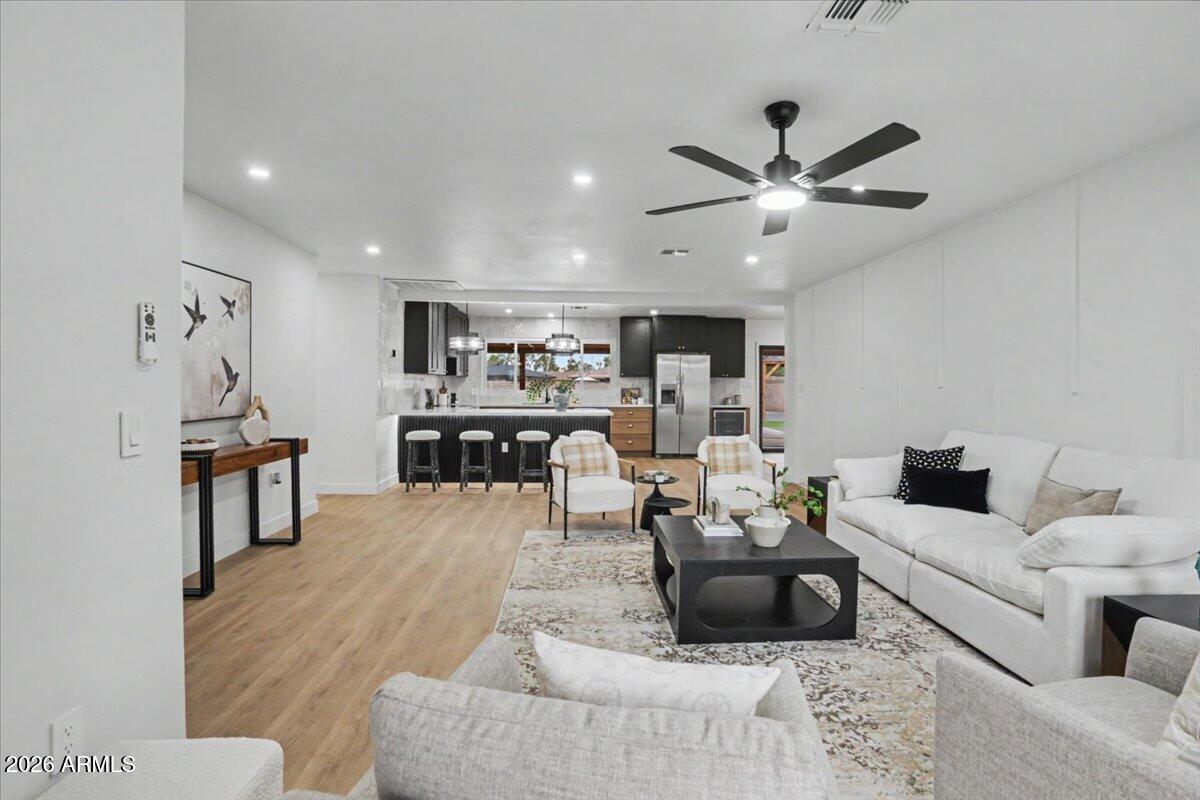2908 South George Drive Tempe, AZ 85282 - Photo 10 of 21 Living Area