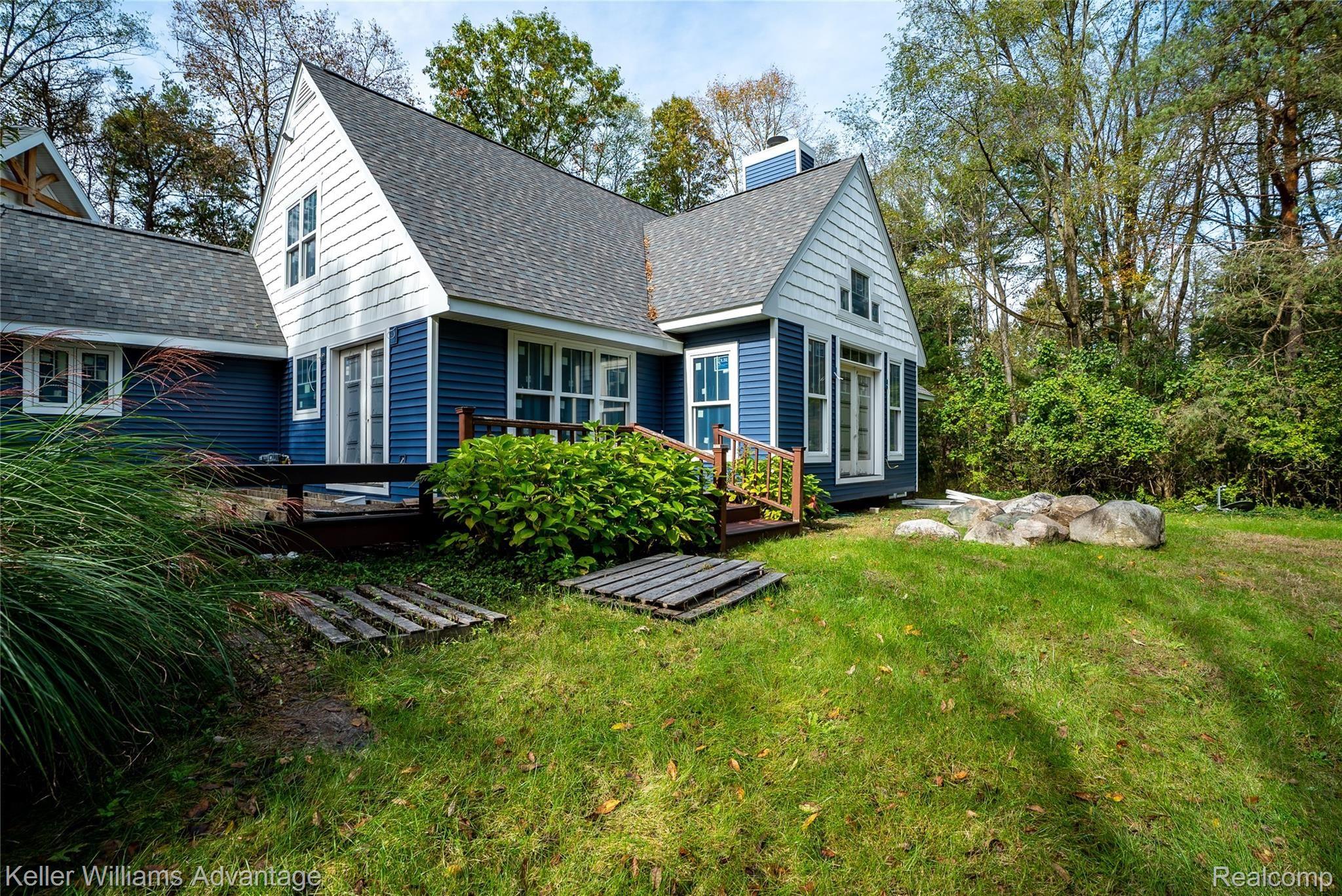 5403 Pleasant Valley Road Brighton, MI 48114 - Photo 8 of 24 PleasantValleyRd_5403_Back 2.jpg