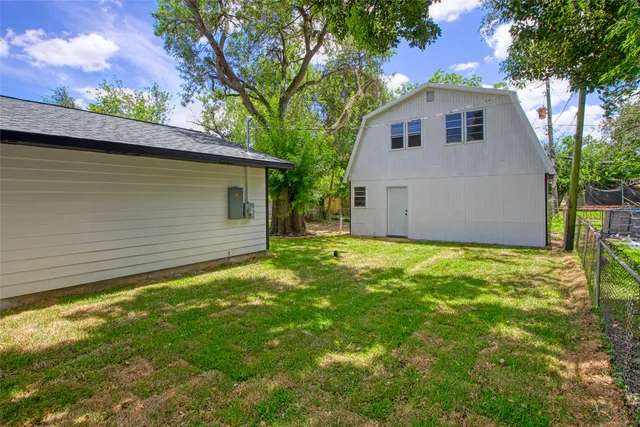 $2,300 | 1204 Ave F, South Houston, TX 77587