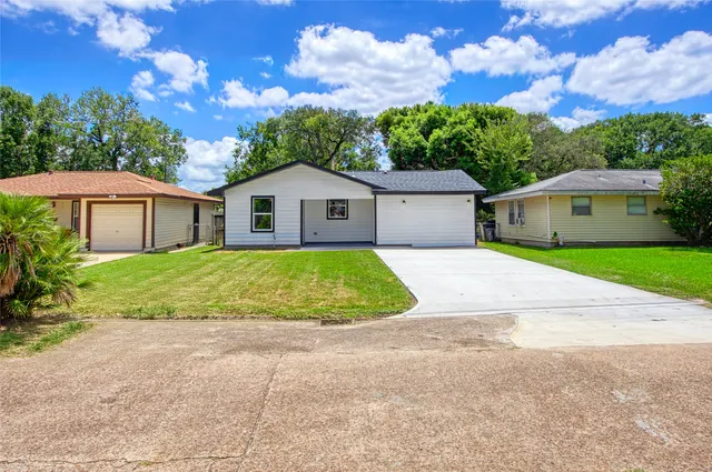 $2,300 | 1204 Ave F, South Houston, TX 77587