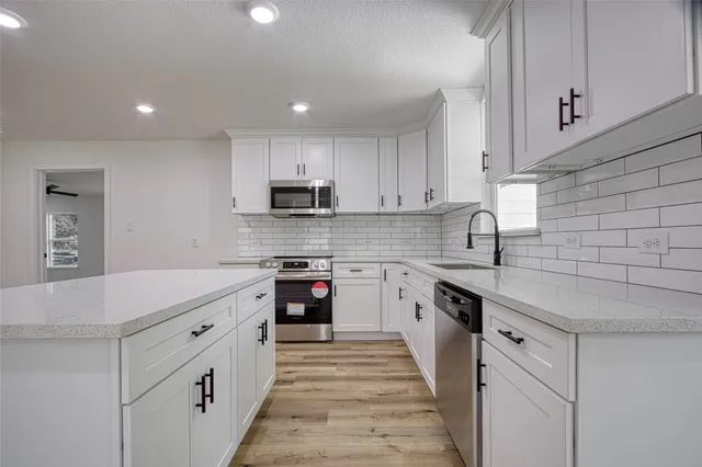 $2,300 | 1204 Ave F, South Houston, TX 77587