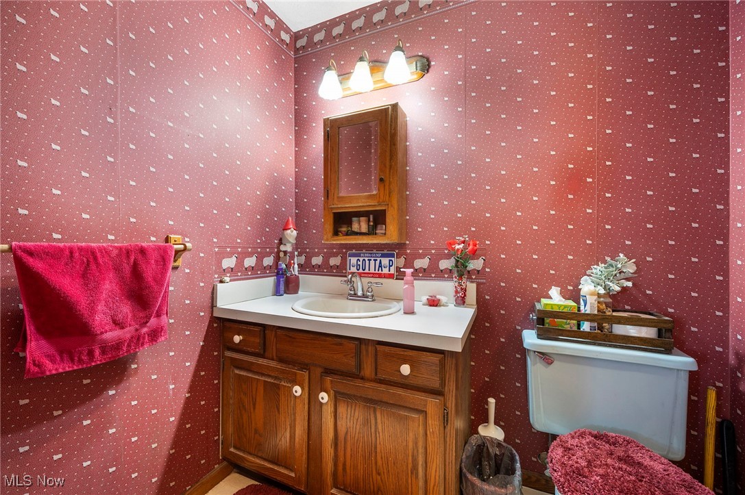 636 Wall Road Wadsworth, OH 44281 - Photo 16 of 35 Bathroom with vanity