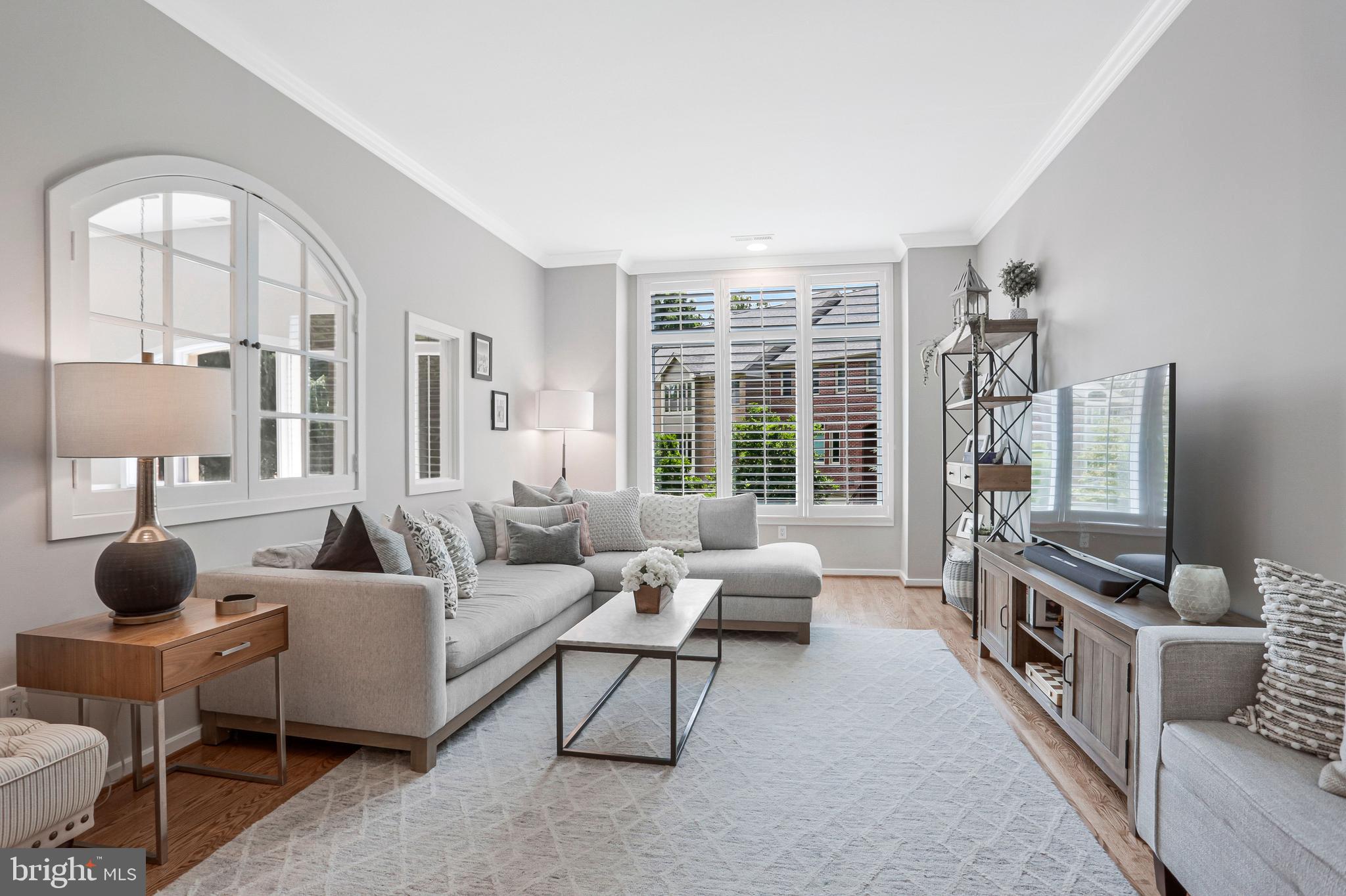 11540 Hemingway Drive Reston, VA 20194 - Photo 3 of 35 ML - Living Room