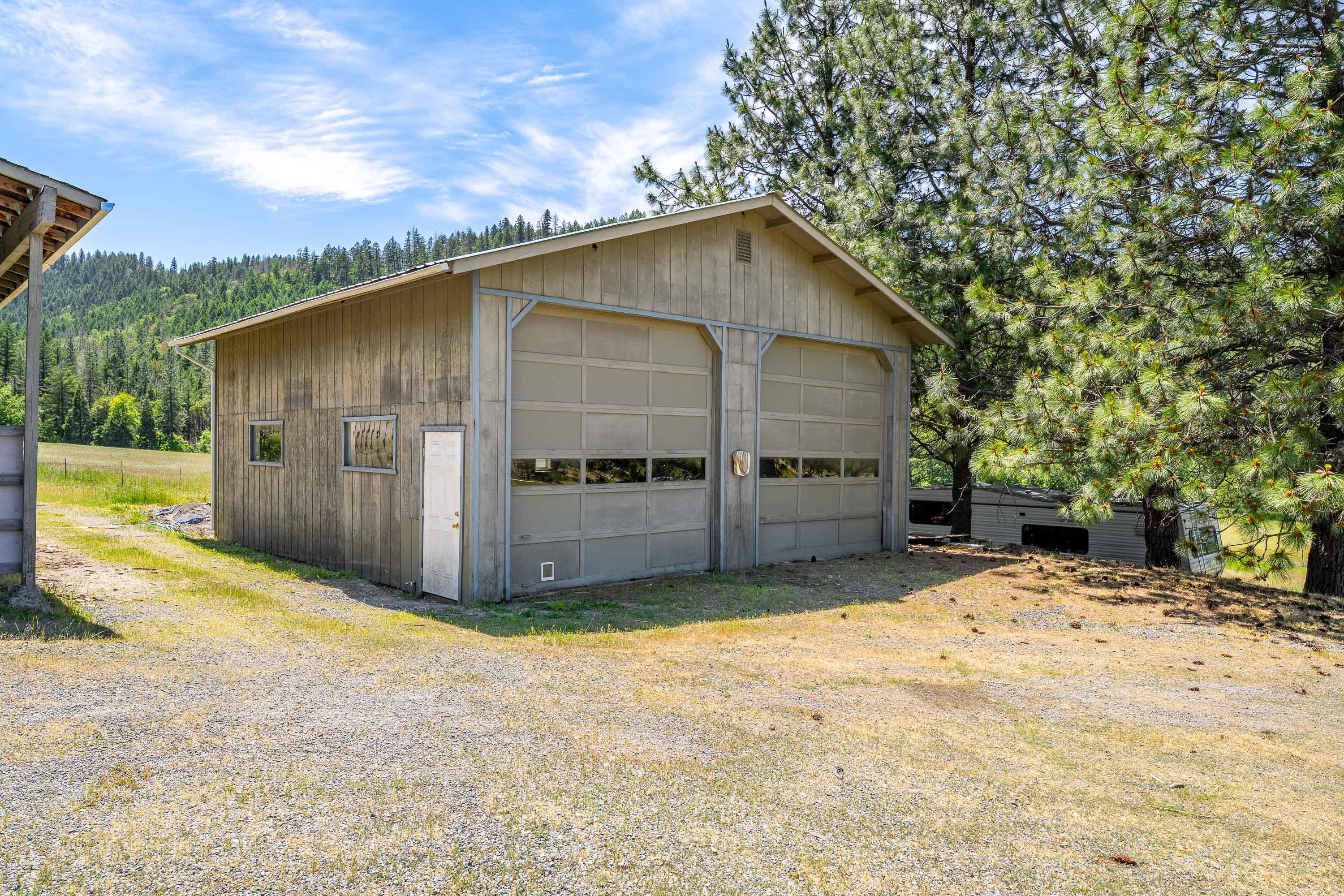 1247 Panther Gulch Road Williams, OR 97544 - Photo 43 of 57 Garage