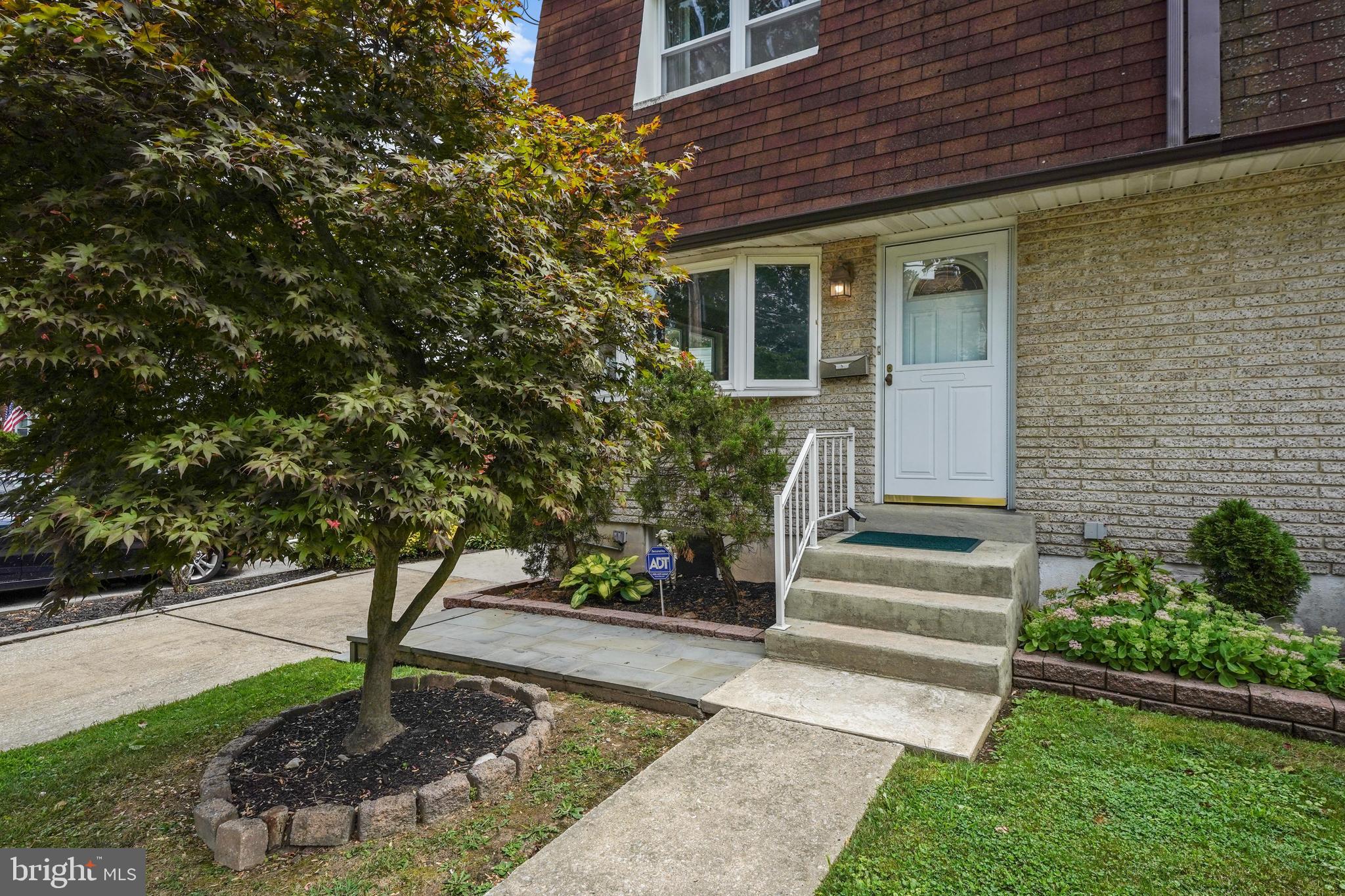 208 Rively Avenue Collingdale, PA 19023 - Photo 4 of 37 Gallery Image 4