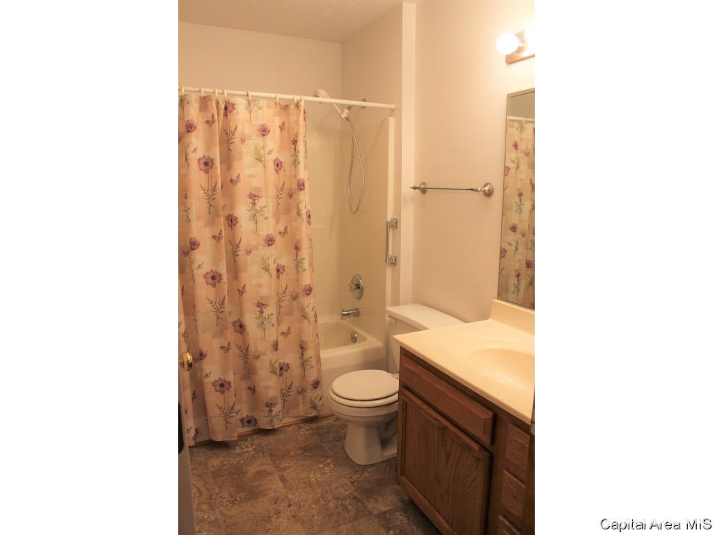 2720 Walter Road Springfield, IL 62703 - Photo 5 of 16