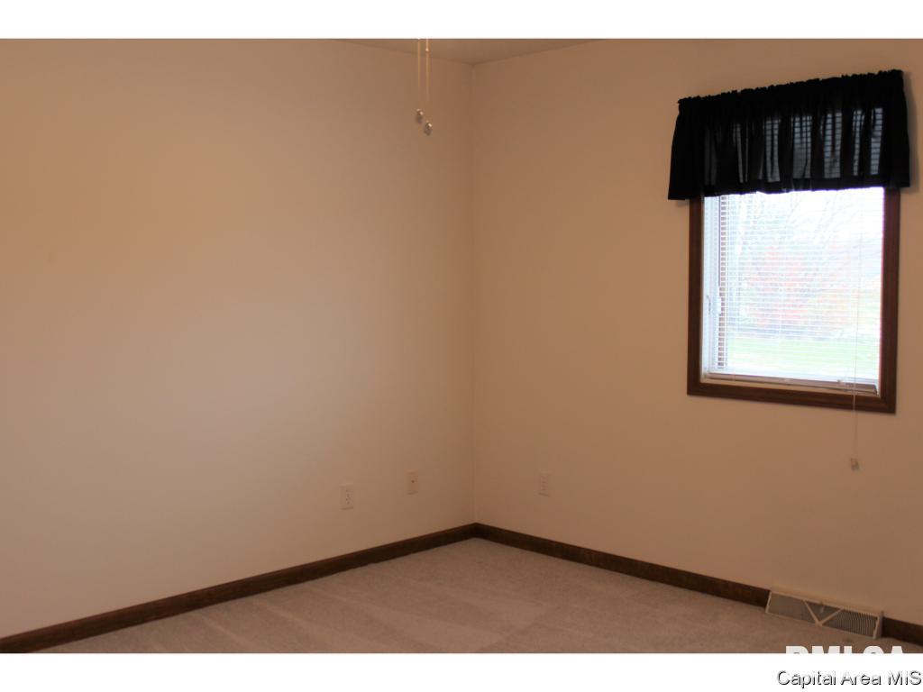 2720 Walter Road Springfield, IL 62703 - Photo 7 of 16