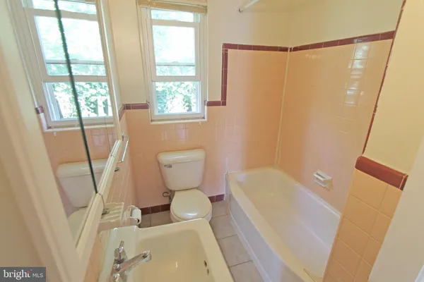 $1,195 | 139 West Tulpehocken Street, Unit H2, Philadelphia, PA 19144