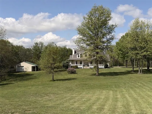 $675,000 | 35710 Pflumm Road, Paola, KS 66071