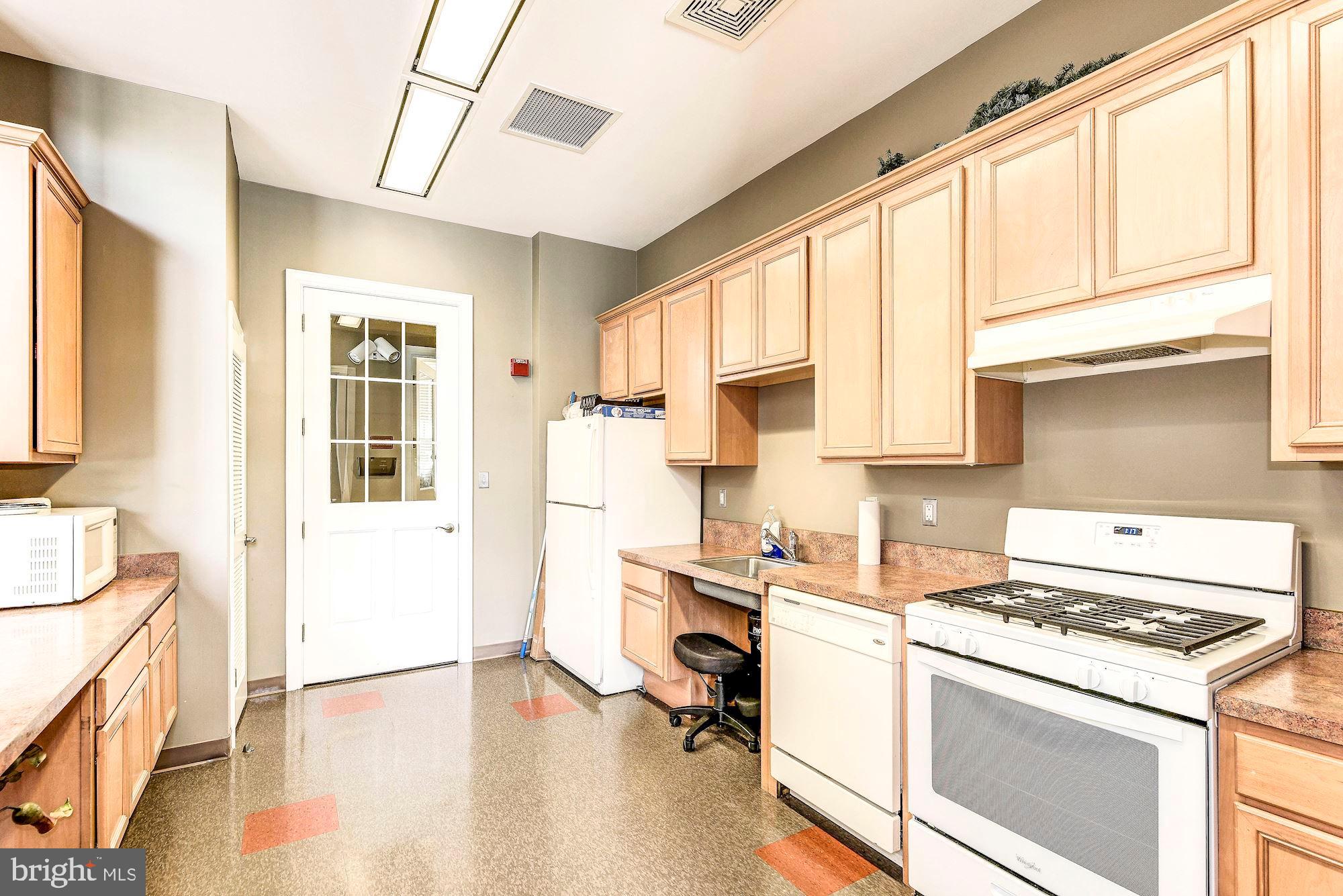 12128 Garden Ridge Lane, Unit 203 Fairfax, VA 22030 - Photo 34 of 40 Community Clubhouse