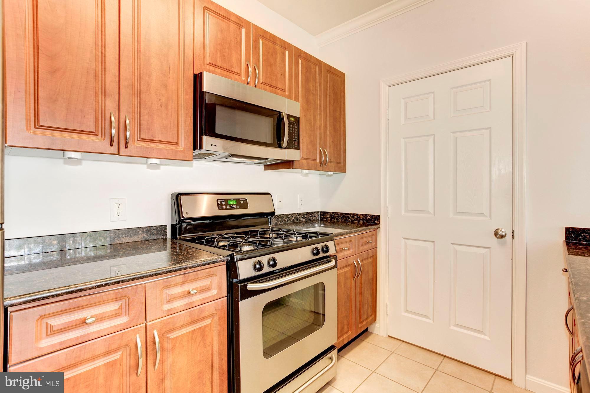 12128 Garden Ridge Lane, Unit 203 Fairfax, VA 22030 - Photo 7 of 40 Kitchen