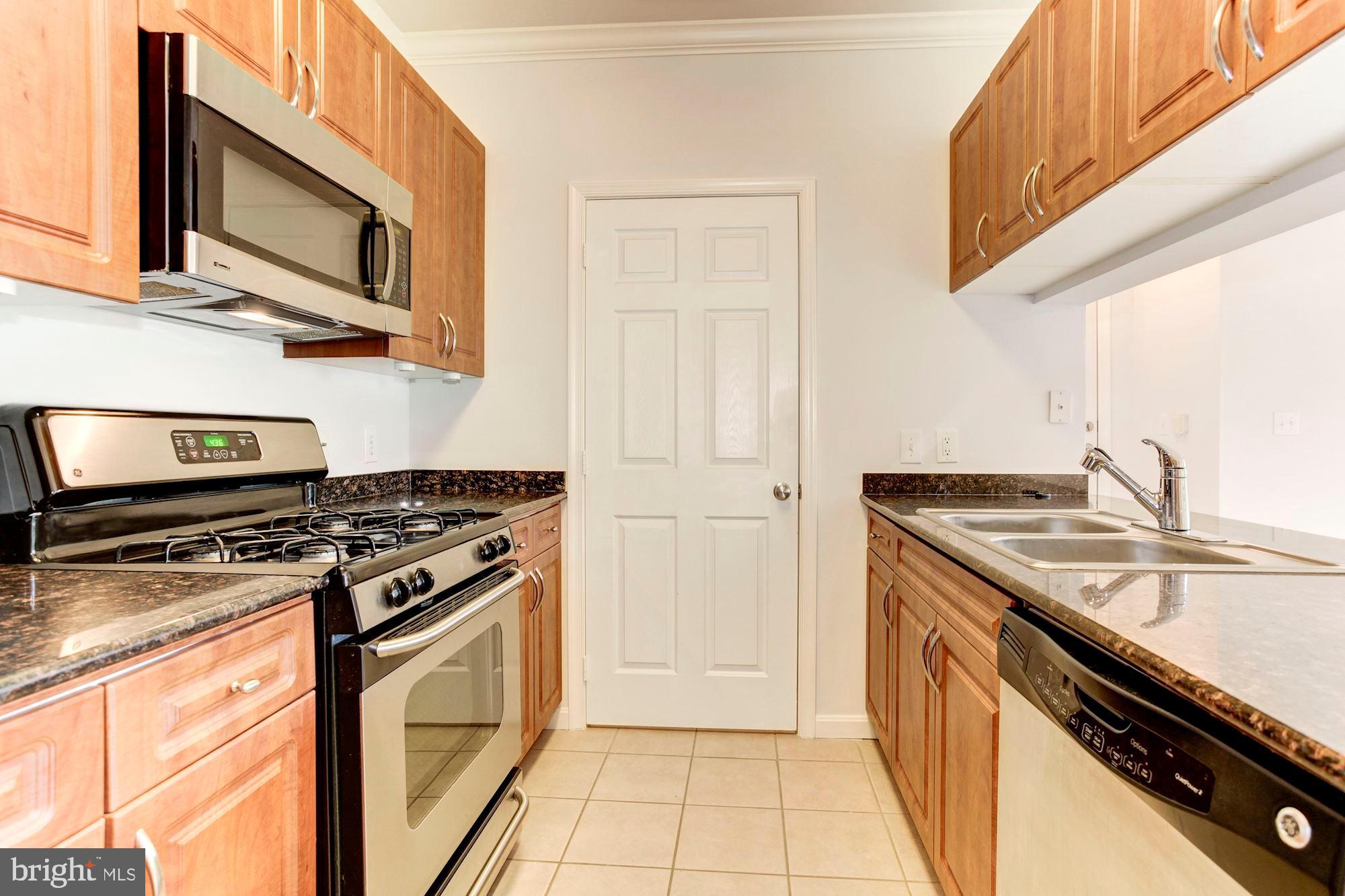 12128 Garden Ridge Lane, Unit 203 Fairfax, VA 22030 - Photo 8 of 40 Kitchen